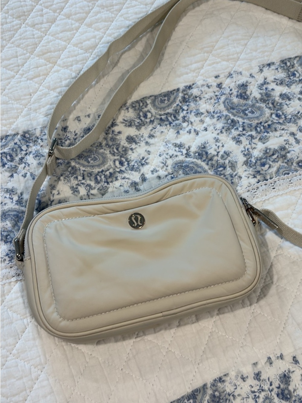 Lululemon Now & Always Camera Bag 2L Light Ivory Cream Crossbody Silver Hardware